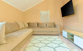 Lhe Central View Boutique